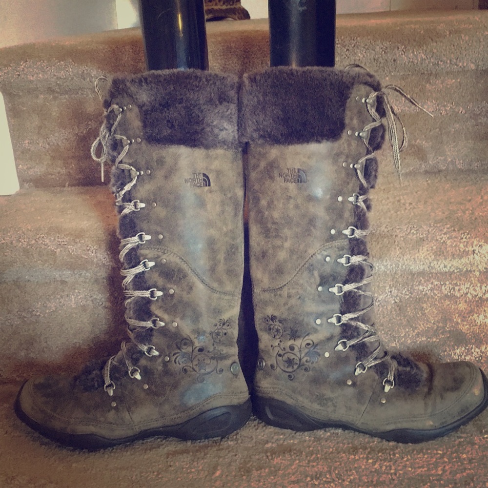 North face barely used knee high fury winter boots